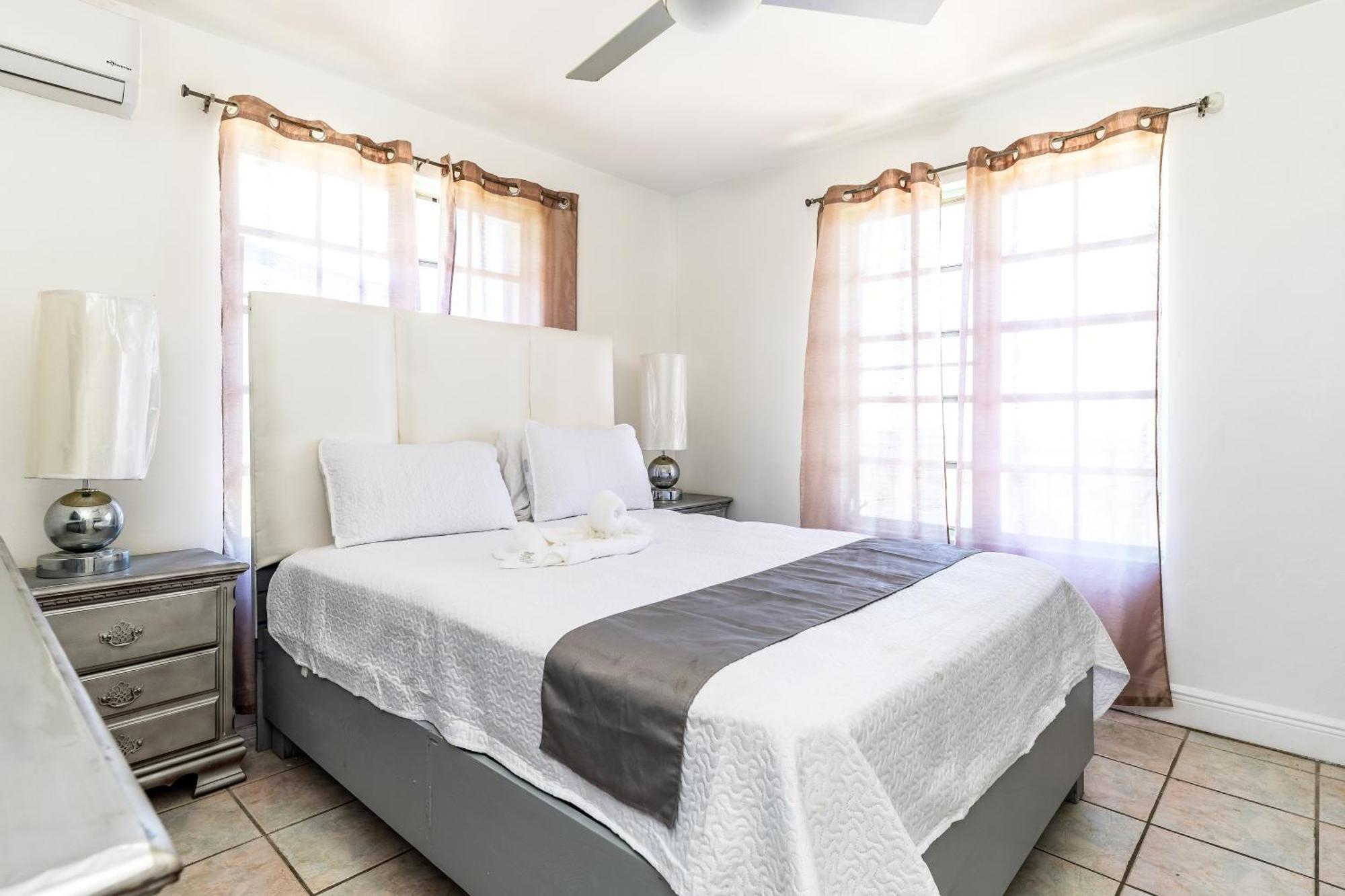 Waterside Home, Shaded Whirlpool Spa, Outdoor Dining, Smart Tv, Amazon Prime Five Cays Settlement 외부 사진
