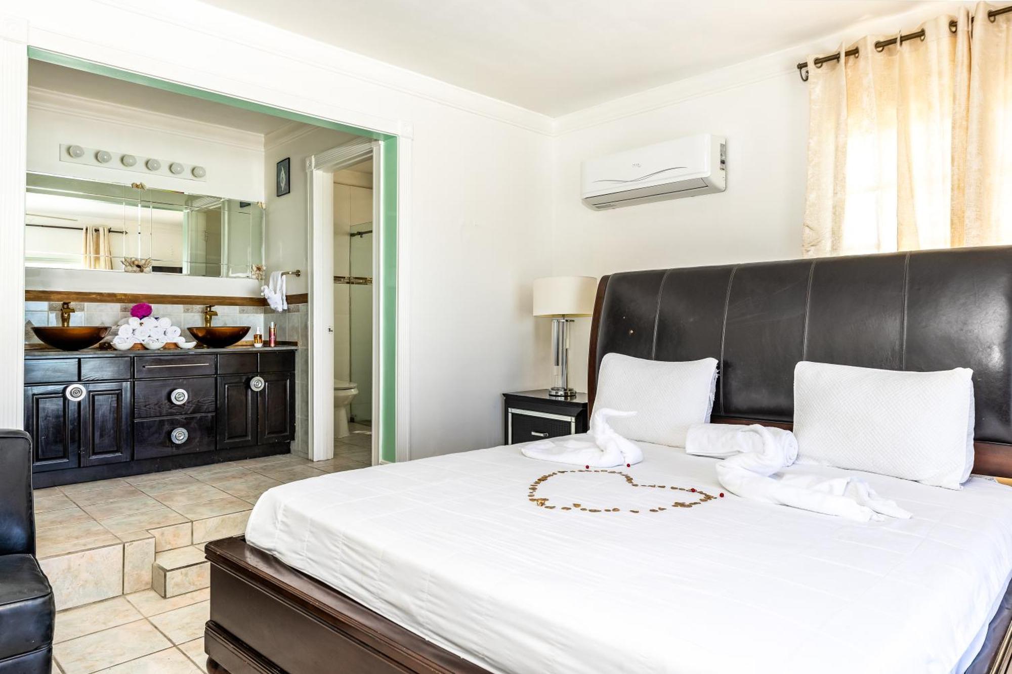 Waterside Home, Shaded Whirlpool Spa, Outdoor Dining, Smart Tv, Amazon Prime Five Cays Settlement 외부 사진